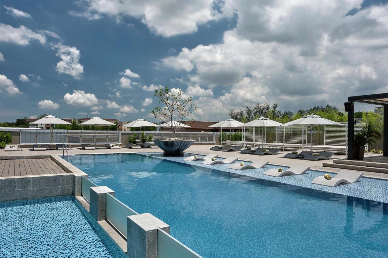 Clark Marriott Hotel Mabalacat Exterior photo